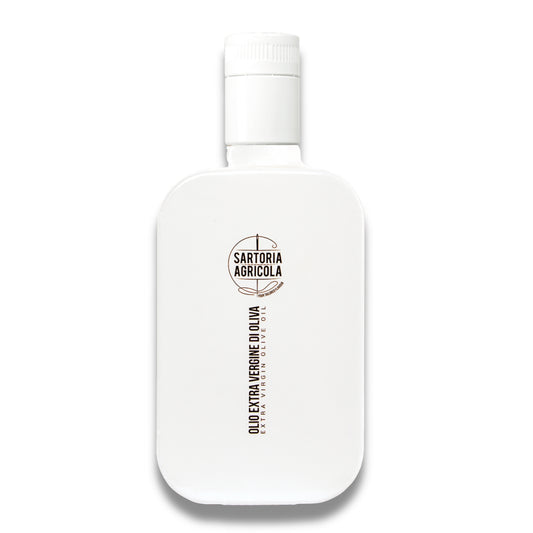 Signature Blend olijfolie uit Puglia in de witte Innocence designfles van SOGNO by Hetty