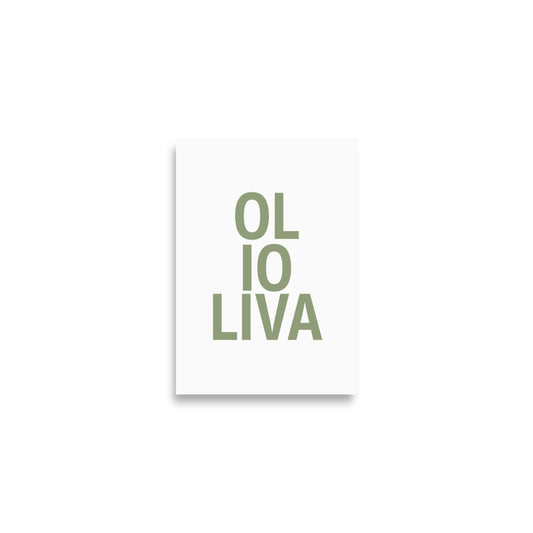 Poster Olijfolie – Olio d’Oliva. Minimalistische typografie poster met mediterrane sfeer, ideaal voor keuken of modern interieur. Formaat A2