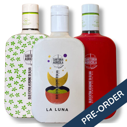 Pre-order Autumn Collection 2025 – Signature Herfstblend olijfolie uit Puglia seizoensabonnement van SOGNO by Hetty. Extra vierge, medium fruitig en koudgeperst. Limited edition designflessen La Luna, Green Flower en Red Passion. Perfect voor herfstgerechten. Pre-order nu!
